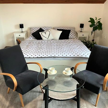 Apartman V Podkrovi Hostinné Dış mekan fotoğraf