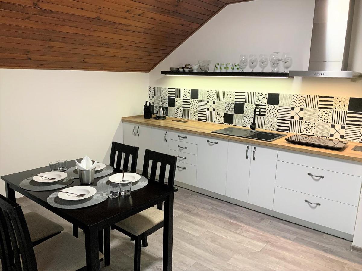 Apartman V Podkrovi Hostinné Dış mekan fotoğraf